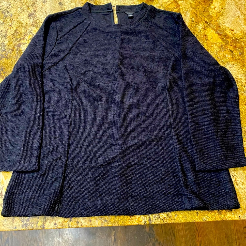 Ann Taylor Women’s XXL pullover top - Black - excellent condition